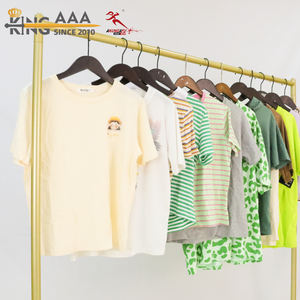 T-shirt KungFu KingAAA en gros, vintage, premier choix, seconde main, lot de 45 kg, vêtements mixtes usagés pour femmes - Product Image 1