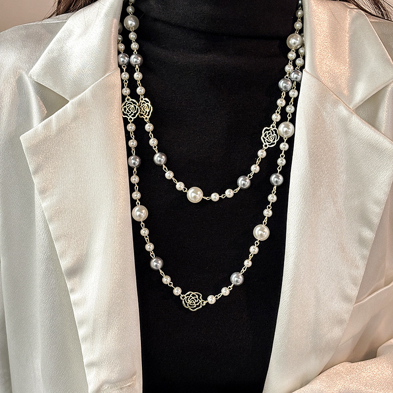 526 White Grey Beaded Hollow Rose