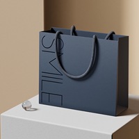 Sacs fourre-tout en papier kraft de style mode haut de gamme, sacs cadeaux personnalisés, emballage épaissi, impression UV en relief pour bougies, magasins de vêtements