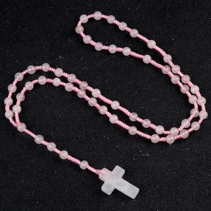 Collana Intrecciata con Ciondolo a Croce Geometrica in Agata Naturale e Quarzo Rosa, Gioielli alla Moda all'Ingrosso - Product Image 1