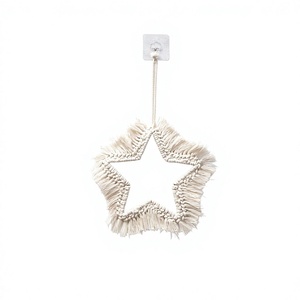 Décoration murale géométrique bohème en macramé crème Hemasa Fashions, franges en polyester lavables, thème nature et espace pour chambre d'enfant - Product Image 4