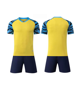 Conjunto de Uniforme de Fútbol Deportivo Profesional Personalizado 100% Poliéster, Transpirable, de Secado Rápido y Ligero - Product Image 3