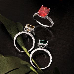 Anillo de Compromiso y Boda Dylam de Plata de Ley 925 con Halo de Diamantes Simulados, Corte 8A, Zirconia Cúbica - Product Image 2