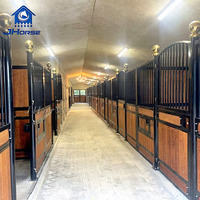 Écuries de chevaux en bois de bambou préfabriquées portables de grande taille en métal pour l'intérieur