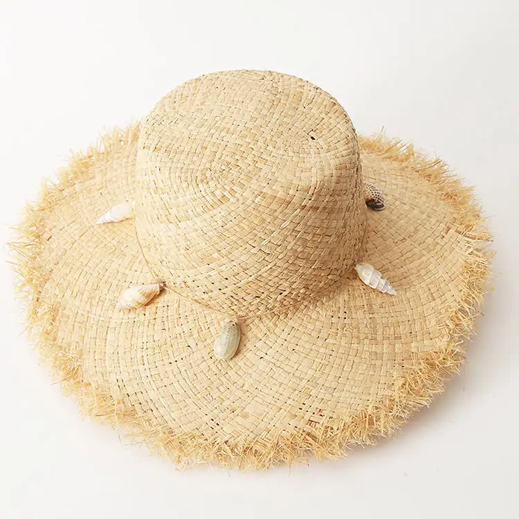 قبعة من القش بحافة كبيرة واقية من الشمس للشاطئ مزودة بجدايل مخددة باليد للنساء بتصميم ريفيا من Ocean Wind للبيع بالجملة