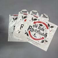 Sac fourre-tout en plastique BOPA/PE(CPP) imprimé multicolore personnalisable, poignées découpées durables, utilisation pour les boutiques de vêtements