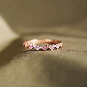 Anello Mini Cuore con Zirconi per Donne, Gioiello da Dito Elegante e alla Moda - Product Image 3