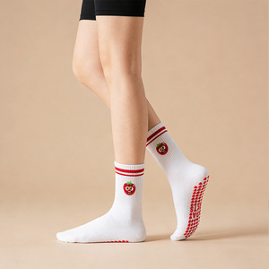 Chaussettes de sport antidérapantes en jacquard à motif de fruits de dessin animé pour le Pilates - Product Image 4