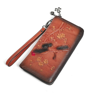 Ando Bag Portefeuille long vintage en cuir de vache véritable avec motif floral en relief et fermeture éclair pour femme - Product Image 2