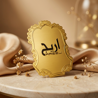 Flacon de parfum de luxe sur mesure en or avec étiquette métallique et plaque nominative miroir haut de gamme