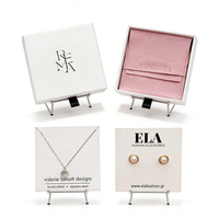 Boîte à bijoux carrée blanche personnalisée avec logo, insert en éponge, emballage en papier écologique