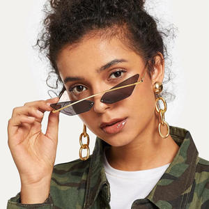 Ins <span class=keywords><strong>occhiali</strong></span> <span class=keywords><strong>da</strong></span> <span class=keywords><strong>sole</strong></span> <span class=keywords><strong>da</strong></span> uomo alla moda più nuovi <span class=keywords><strong>occhiali</strong></span> <span class=keywords><strong>da</strong></span> <span class=keywords><strong>sole</strong></span> <span class=keywords><strong>da</strong></span> <span class=keywords><strong>donna</strong></span> vintage in metallo retrò con occhi di gatto punk piccoli - Product Image 4