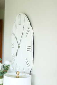 Grande horloge murale en bois blanc style ferme (253036 pouces) - Product Image 5