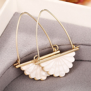 Orecchini a ventaglio in resina con gancio a conchiglia per donna, gioielli eleganti e unici alla moda - Product Image 5
