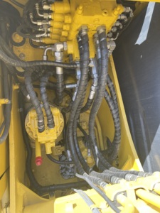 Excavadora Usada Komatsu PC130 8 13T Cummins, Pocas Horas, Bien Mantenida, Modelo 2024 para Contratistas de Movimiento de Tierras e Infraestructura - Product Image 5