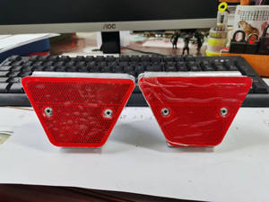 Luz de Advertencia de Tráfico LED Solar, Delineador de Barrera Trapezoidal para Carreteras, Marcadores Reflectantes para Carreteras - Product Image 3