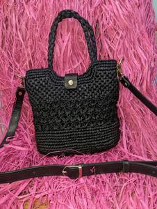 Bolso Tote de Rafia Estilo Rabane Hecho a Mano con Cierre de Botón, Forro de Penja, Detalles de Cuero, Ecológico para Uso Diario - Product Image 4