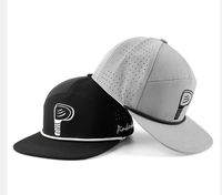 Gorra de Béisbol Personalizada BSCI de Alta Calidad, 7 Paneles, Visera Plana, Orificios Cortados con Láser, Cierre de Cuerda, Logotipo Bordado en Poliéster, Impermeable y Perforada