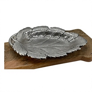 Plateau de décoration personnalisé en aluminium massif poli, forme feuille, pour mariage, hôtel et maison - Product Image 1