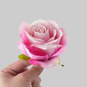 ดอกกุหลาบประดิษฐ์ CallaFloral สีชมพูอ่อน ผ้าทอแบบแพน ให้ความรู้สึกเหมือนจริง เหมาะสำหรับตกแต่งงานแต่งงาน - Product Image 1