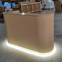 Kisen bureau comptoir design pas cher bureau de réception couleur bois avec or sur le dessus pour salon de beauté spa