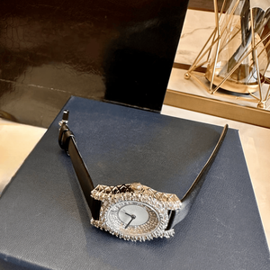Reloj de Cuarzo de Lujo para Mujer con Incrustaciones de Cristales, Correa de Cuero Negra para Fiestas y Eventos Formales Chopards - Product Image 3