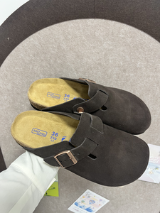 Sandalias y Zuecos de Exterior Berkens de Alta Demanda, Mules de Cuero Vacuno con Piel de Moda, Venta Directa de Fábrica, Pantuflas de Gran Venta a Bajo Precio - Product Image 3