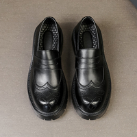 Nouvelles Chaussures Mocassins en Cuir Noir pour Hommes et Adolescents, à Semelles Épaisses, Style Bullock à Bout Large, Basses, pour l'Extérieur, Tendance et Décontractées