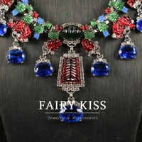 Nouveau collier polyvalent pour femme, élégant et haut de gamme, orné de pierres de strass exquises et de feuilles colorées, style industriel lourd.