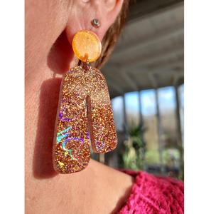 Pendientes de Resina Artísticos y Ligeros, Diseño Hecho a Mano, Perfectos para Uso Diario y Estilo Atrevido, Resina de Moda - Product Image 1