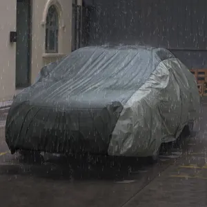 Tissu non tissé imperméable universel couverture de voiture automatique Logo personnalisé Protection contre la pluie couverture de voiture extérieure