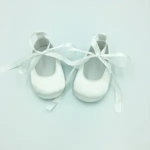 الأبيض الصلبة لون الطفل بنات أحذية شريط من الساتان التعميد الطفل أحذية