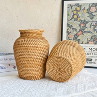 Vas Anyaman Bambu Tenun Tangan Dekorasi Rumah Gaya Rustic Boho untuk Bunga Kering Keranjang Penyimpanan Multifungsi di Atas Meja