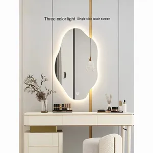 <span class=keywords><strong>Miroir</strong></span> <span class=keywords><strong>de</strong></span> courtoisie intelligent <span class=keywords><strong>de</strong></span> luxe à lumière LED <span class=keywords><strong>Miroir</strong></span> <span class=keywords><strong>de</strong></span> maquillage irrégulier au design moderne pour chambre à coucher et <span class=keywords><strong>salle</strong></span> <span class=keywords><strong>de</strong></span> <span class=keywords><strong>bain</strong></span> mural pour hôtels - Product Image 4