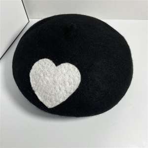 หมวกเบเร่ต์แบบทำมือหมวกเบเร่ต์สีแดงสีดำสีขาวหัวใจใหญ่ขนแกะสักหลาดสำหรับผู้ใหญ่เด็กจิตรกรหมวกเบเร่ต์แฮนด์เมดสำหรับผู้หญิงเด็กผู้หญิง - Product Image 5