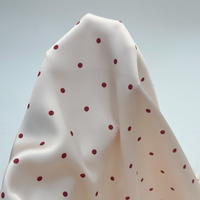 Tissu en polyester 100 % à pois rouges, personnalisable, faible MOQ, imprimé numériquement, idéal pour la confection de robes et de chemisiers