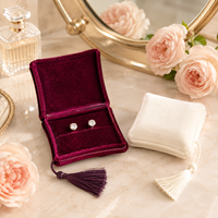 Boîte à bijoux rectangulaire de luxe en velours de haute qualité, résistante aux rayures, avec pompon, emballage cadeau en tissu doux, boîte à bijoux de mariage pour mariée