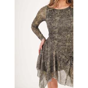 Vestido de Tul con Estampado Asimétrico para Mujer, Color Caqui, de LUSTRIN, para Venta al Por Mayor - Elegante Vestido Midi de Poliéster - Product Image 3