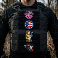 Badge en caoutchouc PVC souple 3D personnalisé en gros avec fixation auto-agrippante pour la décoration de chapeaux, sacs et vêtements
