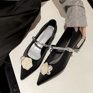 รองเท้าบัลเล่ต์แบบปิดนิ้วเท้า ส้นเตี้ย พื้นหนา ประดับมุกฝรั่งเศส ดีไซน์เรียบหรู ปิดด้านหน้าด้วยกระดุมเดี่ยว หนังแท้ - Product Image 4