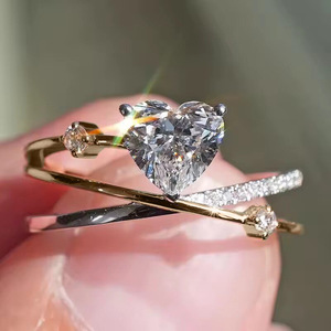 Anello a due toni a forma di cuore per donna, gioiello da dito dolce ed elegante alla moda - Product Image 2