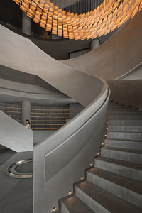 Escalera Interior Moderna Personalizada en Espiral con Barandilla de <span class=keywords><strong>Piedra</strong></span> <span class=keywords><strong>Artificial</strong></span> y Luces LED Integradas en los Peldaños - Product Image 4
