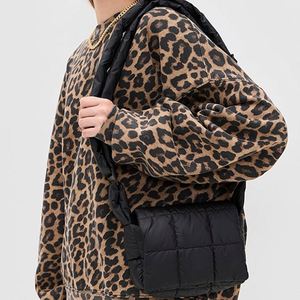 Sac bandoulière matelassé en nylon personnalisé pour femme, imperméable, de voyage, mini messager, portable, réglable, avec fermeture éclair - Product Image 5