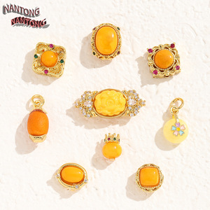 Cuentas colgantes ovaladas de ámbar de Nantong con incrustaciones de cobre de 18k, accesorios de joyería DIY para la fabricación de collares - Product Image 3