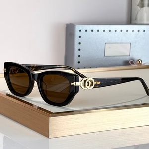 Gafas de Sol de Diseño de Lujo Clásicas de Moda 2025 para Hombre y Mujer, Ideales para Fiestas, Pesca, Uso Diario, Playa y Aire Libre - Product Image 3