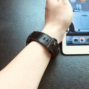 <span class=keywords><strong>QuickFit</strong></span> <span class=keywords><strong>26</strong></span> <span class=keywords><strong>bracelets</strong></span> <span class=keywords><strong>de</strong></span> <span class=keywords><strong>montre</strong></span> en silicone en cuir <span class=keywords><strong>de</strong></span> 22mm pour Garmin Fenix 6 6X Pro 7 7X Pro Epix 5 5X Plus ceinture <span class=keywords><strong>de</strong></span> Bracelet <span class=keywords><strong>de</strong></span> remplacement - Product Image 5