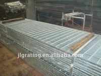 Plateforme de circulation industrielle en acier soudé à finition personnalisée, grillage dentelé galvanisé robuste pour atelier, fabriqué en Chine