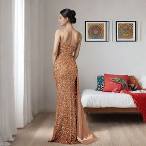 Vestido de noche halter de sirena con lentejuelas, falda larga, espalda descubierta, capa transparente y cintura natural - Product Image 4