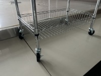 Banc de travail XIANGYING - Certifié NSF, robuste, capacité de charge de 300 kg/m, pieds réglables en hauteur, finition mate brossée, au niveau du sol