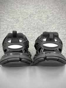 Chaussures décontractées de luxe de marque avec semelles en caoutchouc et tige en cuir. Chaussures de sport pour hommes et femmes. Chaussures de marche. - Product Image 5